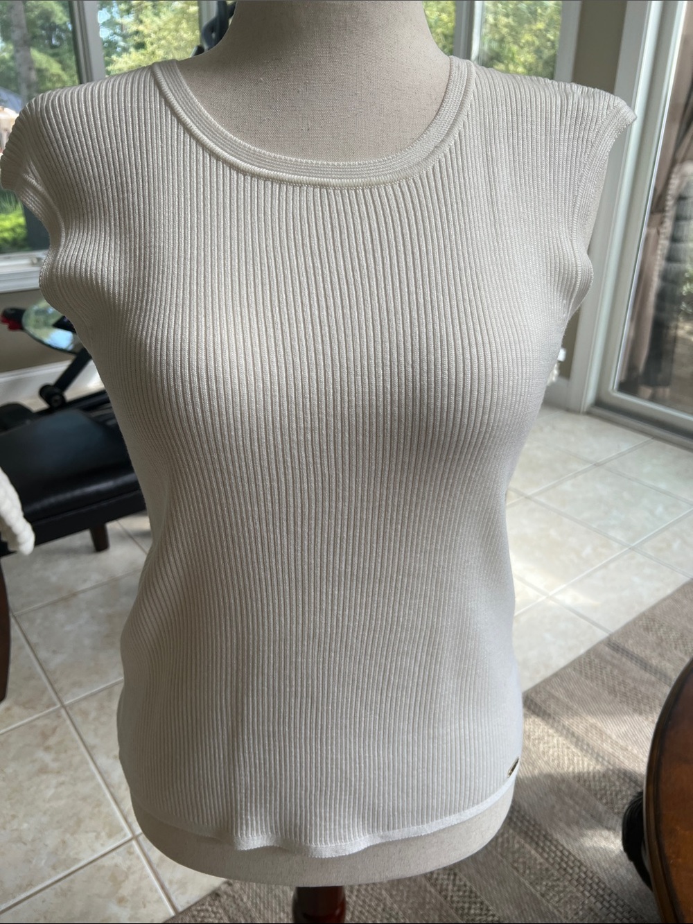 Calvin Klein Ivory Ribbed Sleeveless Tank Top Size Medium - Picture 2 of 6